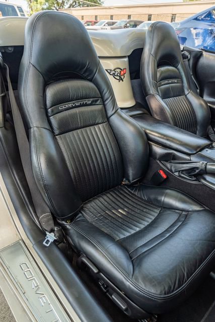 Used 2002 Chevrolet Corvette Convertible w/ Preferred Equipment Group2 image 32