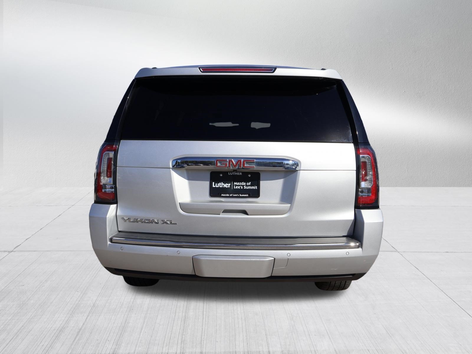 Used 2016 GMC Yukon XL Denali w/ Open Road Package AWD/4WD image 6