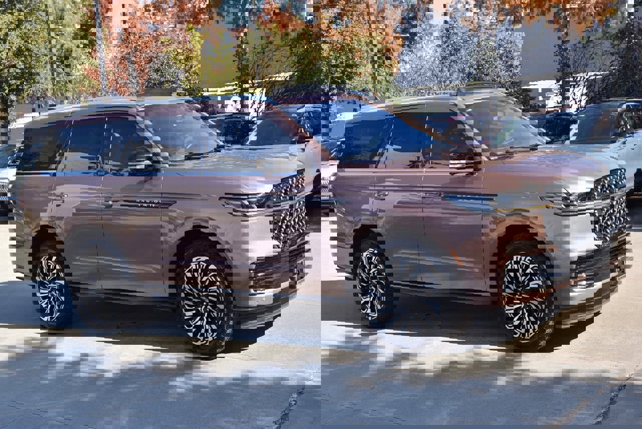 Certified 2025 Lincoln Navigator Black Label image 5