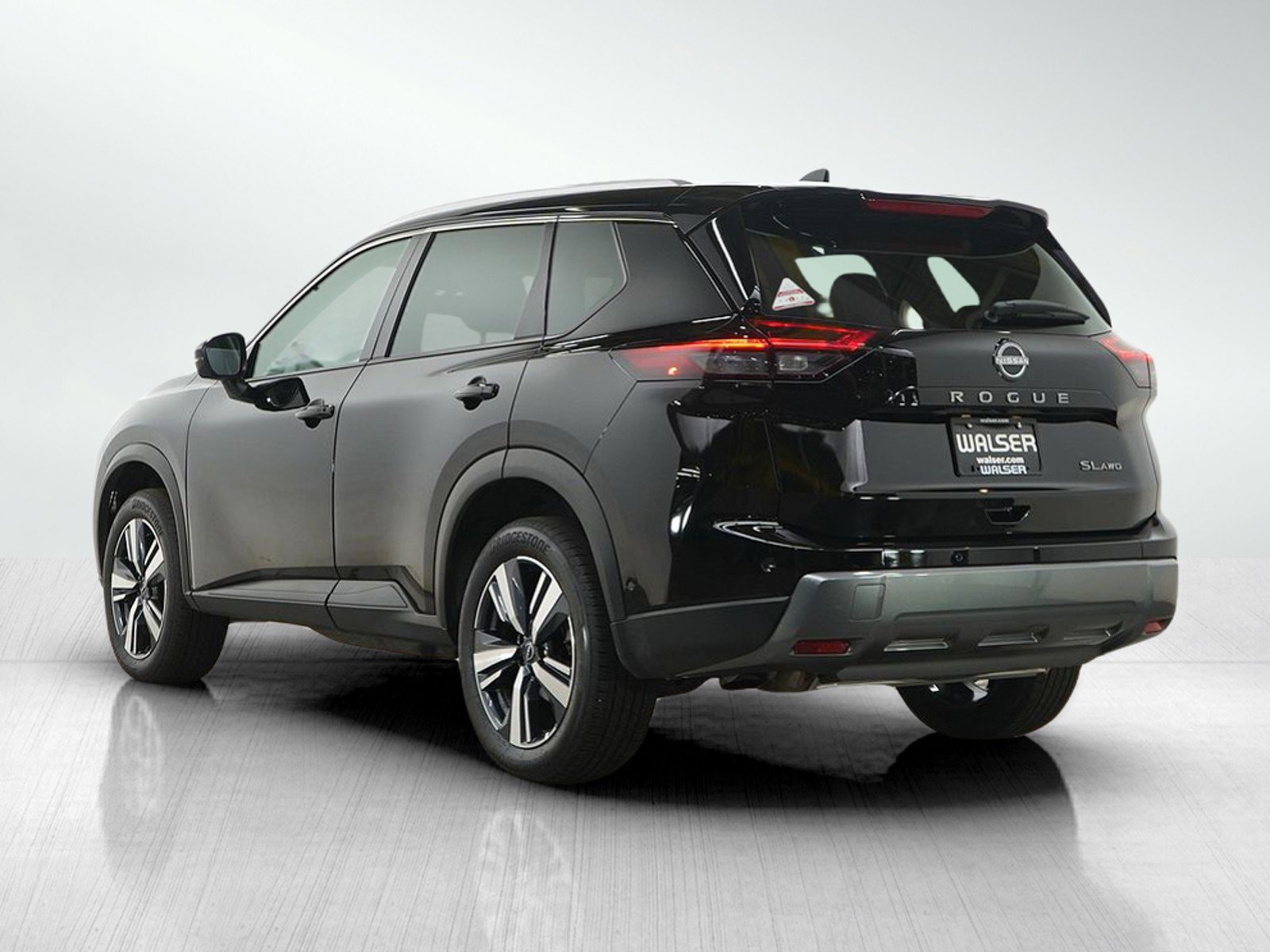 Used 2026 Nissan Rogue SL AWD/4WD image 4