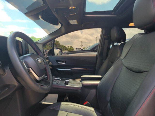 Used 2025 Toyota Sienna XSE FWD image 12