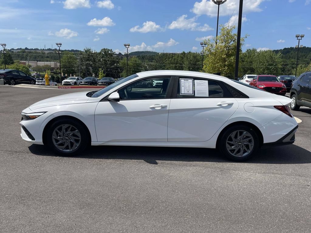Certified 2024 Hyundai Elantra SEL FWD image 6