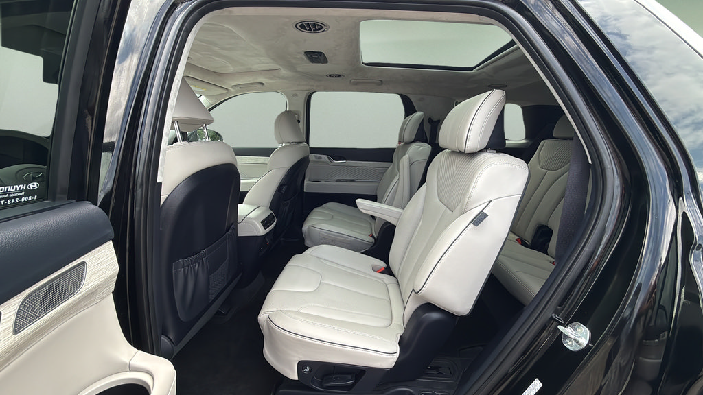 Used 2025 Hyundai Palisade Calligraphy AWD/4WD image 15