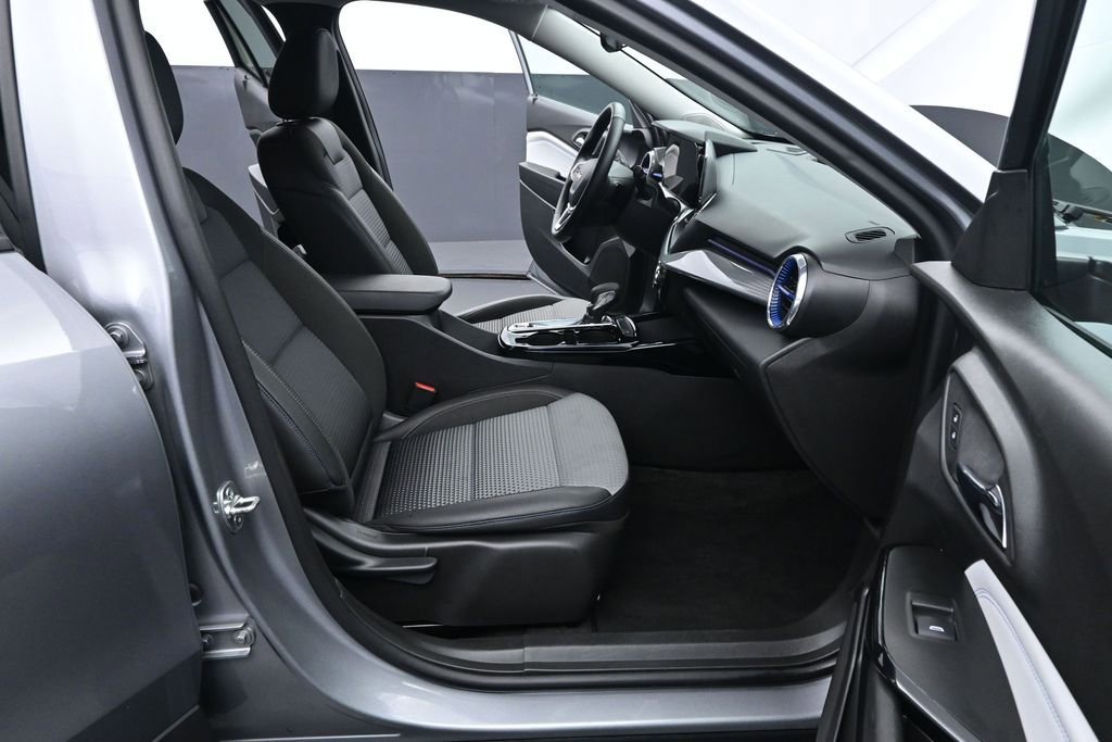 Used 2025 Chevrolet Trax LT w/ LT Convenience Package FWD image 18