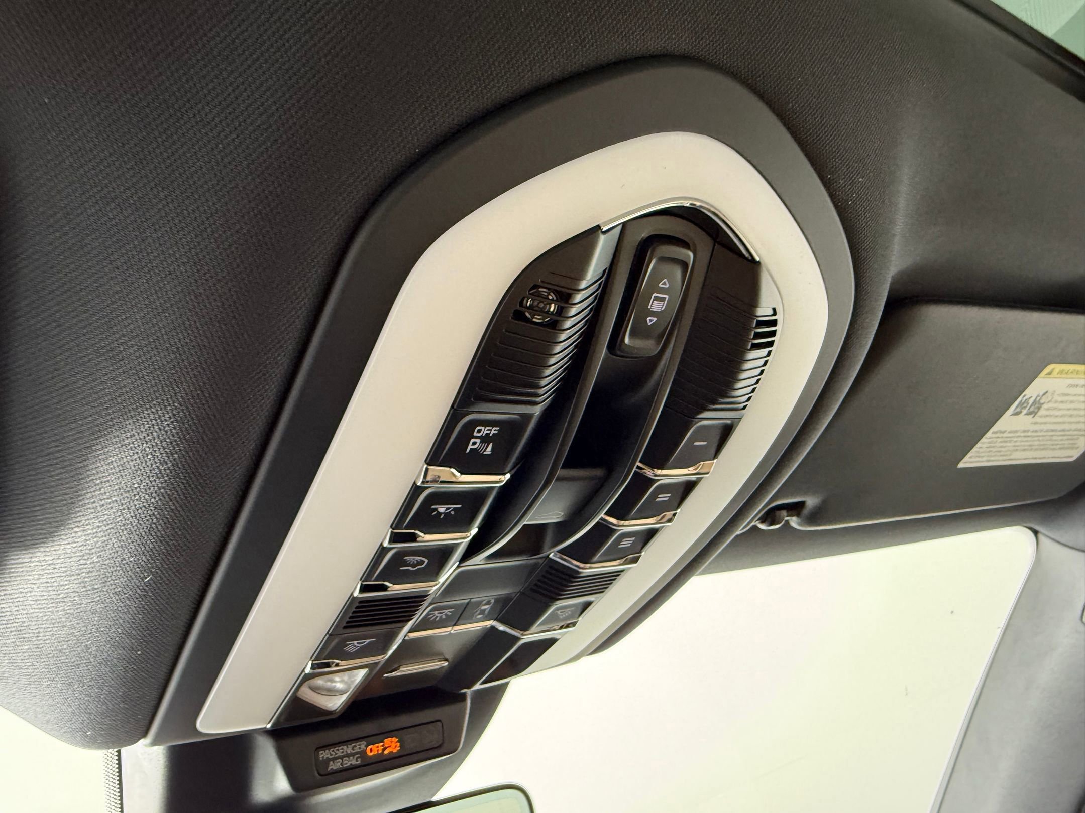 Certified 2026 Porsche Macan AWD/4WD image 23