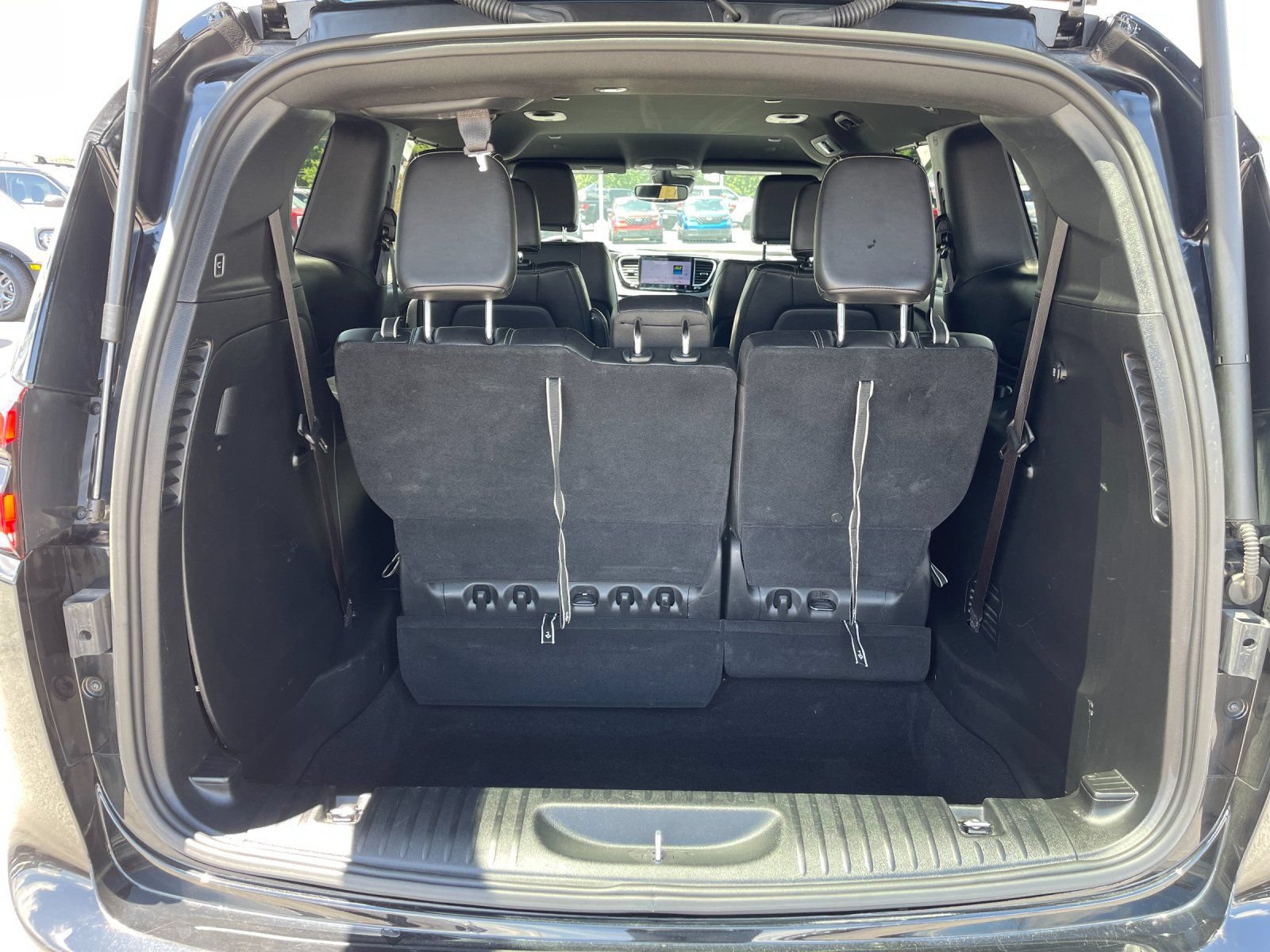 Used 2025 Chrysler Pacifica Select FWD image 18