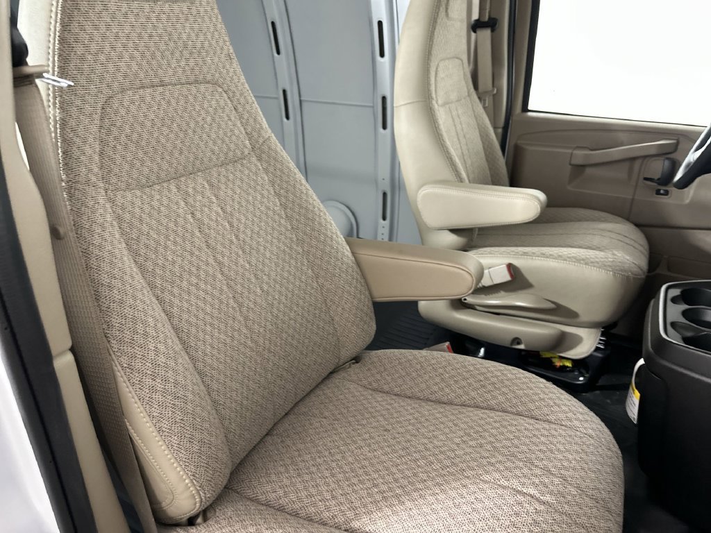 Used 2026 Chevrolet Express 2500 w/ Communications Package RWD image 27