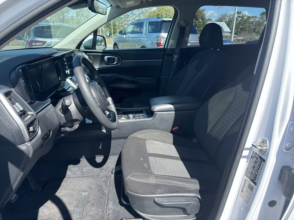 Used 2021 Kia Sorento LX image 9