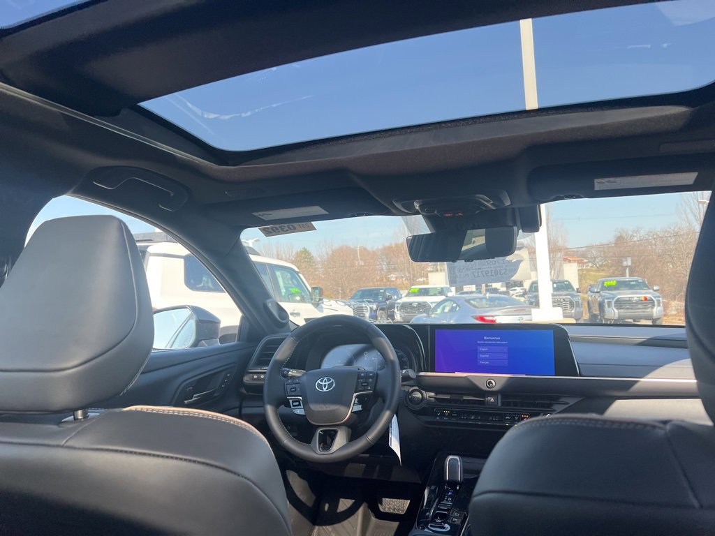 New 2025 Toyota Crown Signia image 12