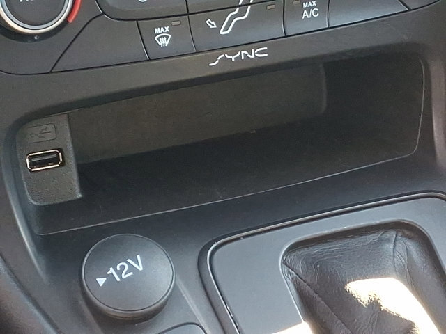 Used 2018 Ford Focus SE w/ SE Appearance Package image 21