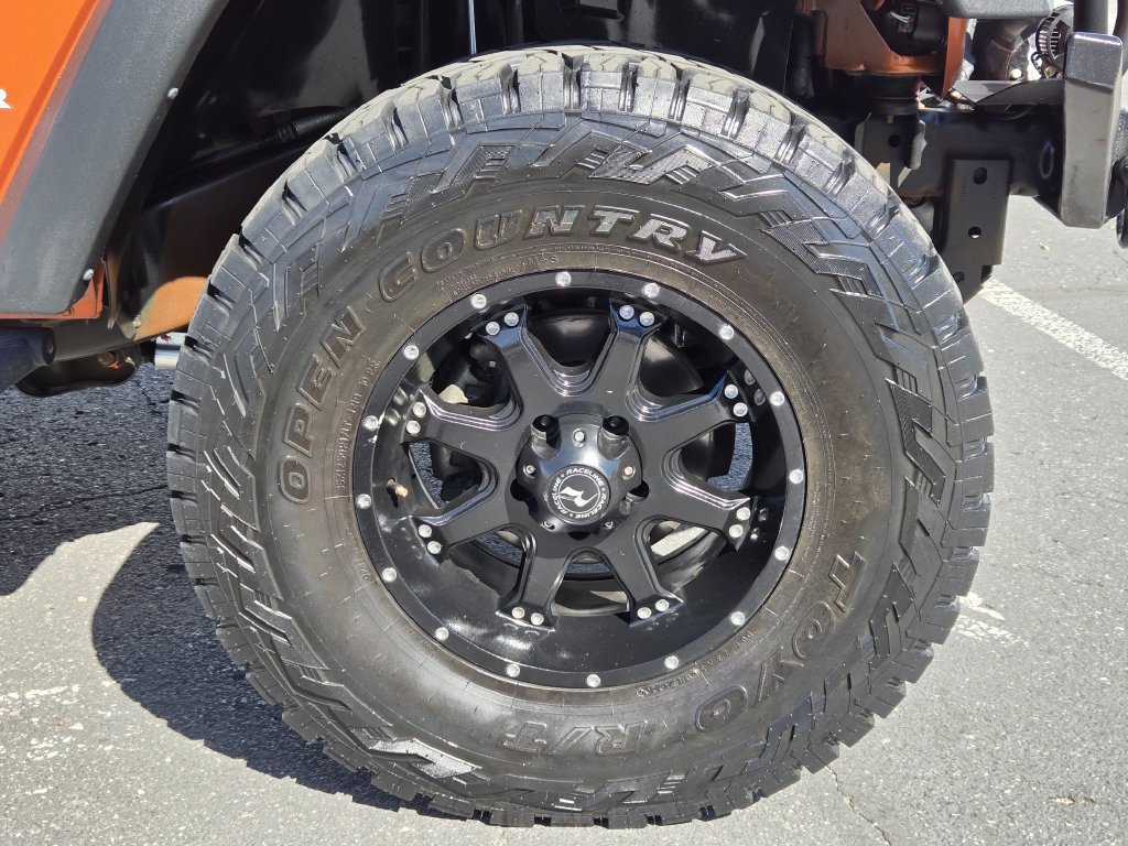 Used 2010 Jeep Wrangler Unlimited Rubicon AWD/4WD image 11