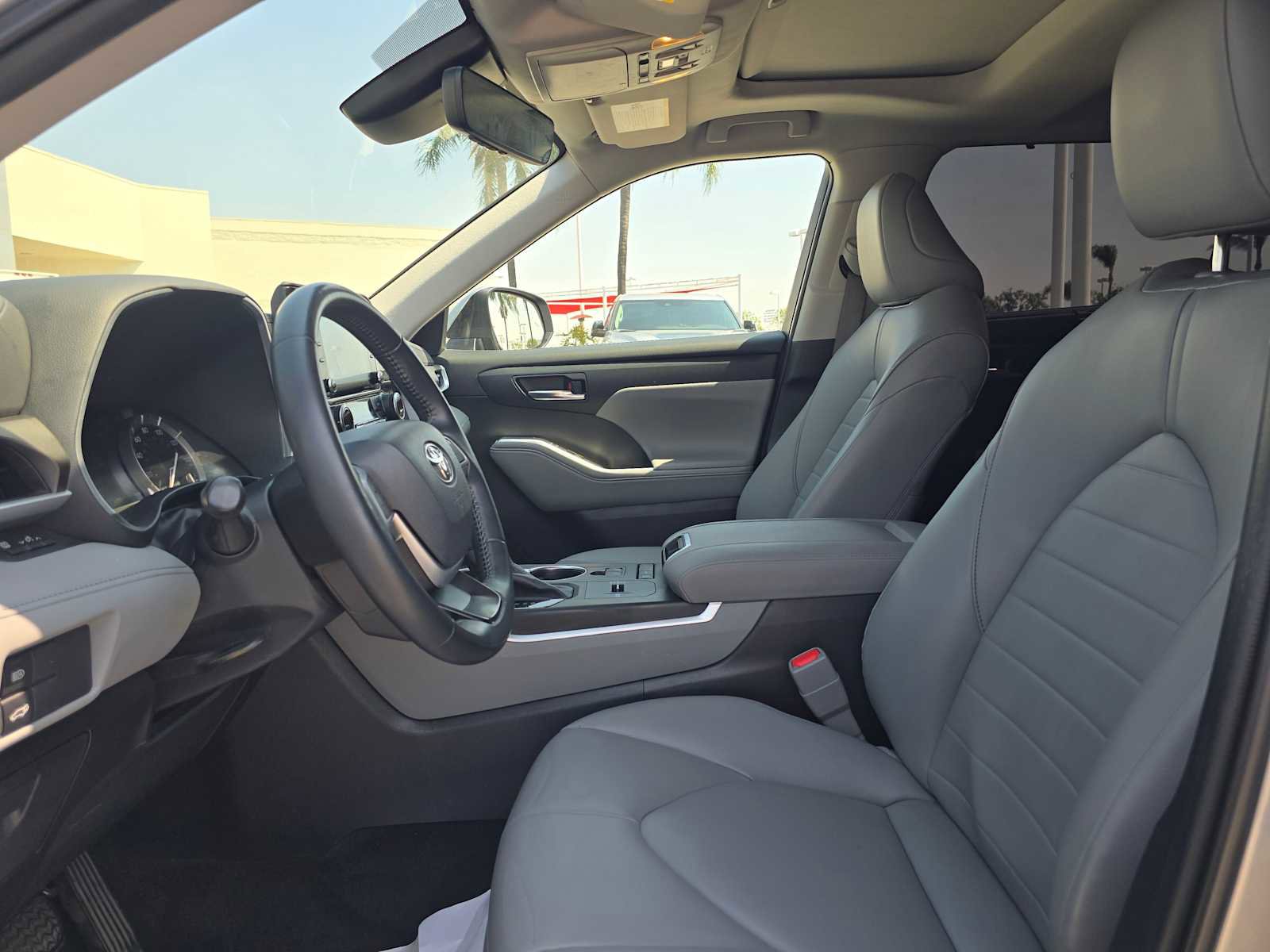 Used 2022 Toyota Highlander XLE image 22