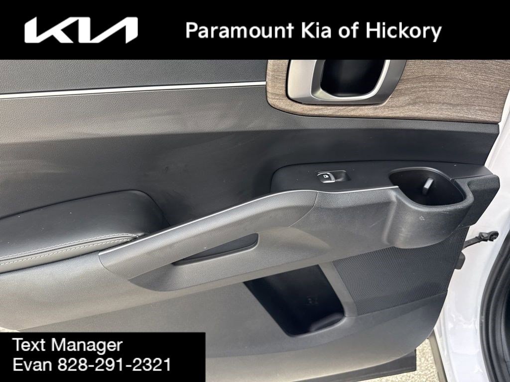 Used 2022 Kia Sorento EX image 16