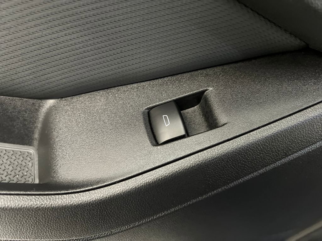 Used 2025 Chevrolet Equinox LT image 16