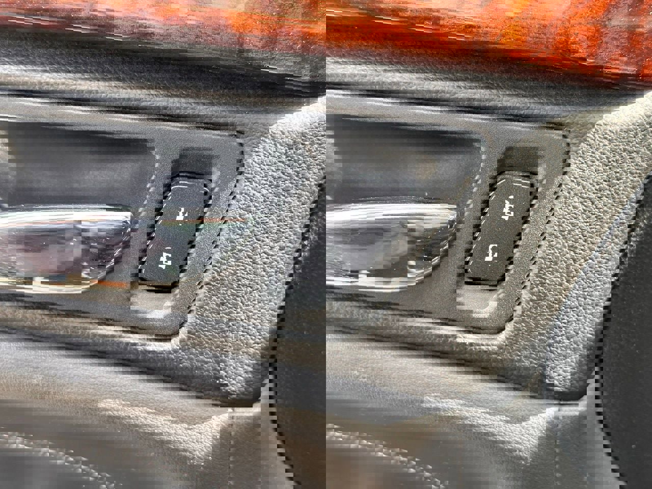 Used 2016 Cadillac SRX Luxury image 24