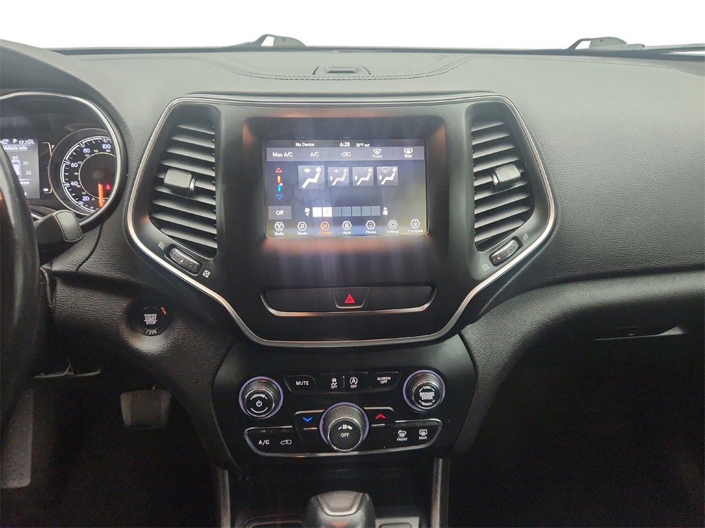 Used 2019 Jeep Cherokee Latitude Plus image 16