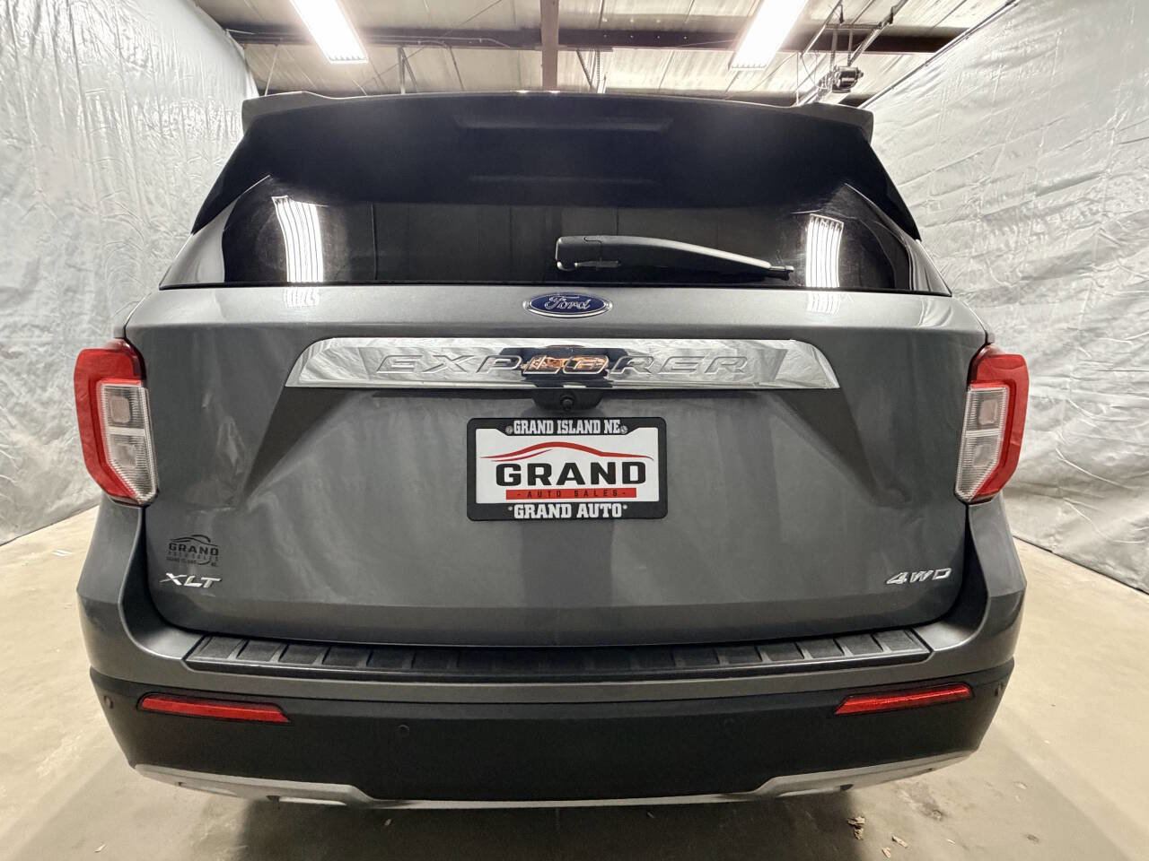 Used 2021 Ford Explorer XLT w/ Equipment Group 202A image 6