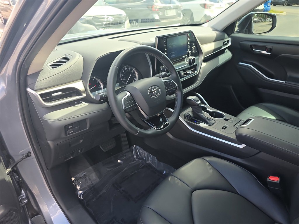 Used 2021 Toyota Highlander XLE image 22
