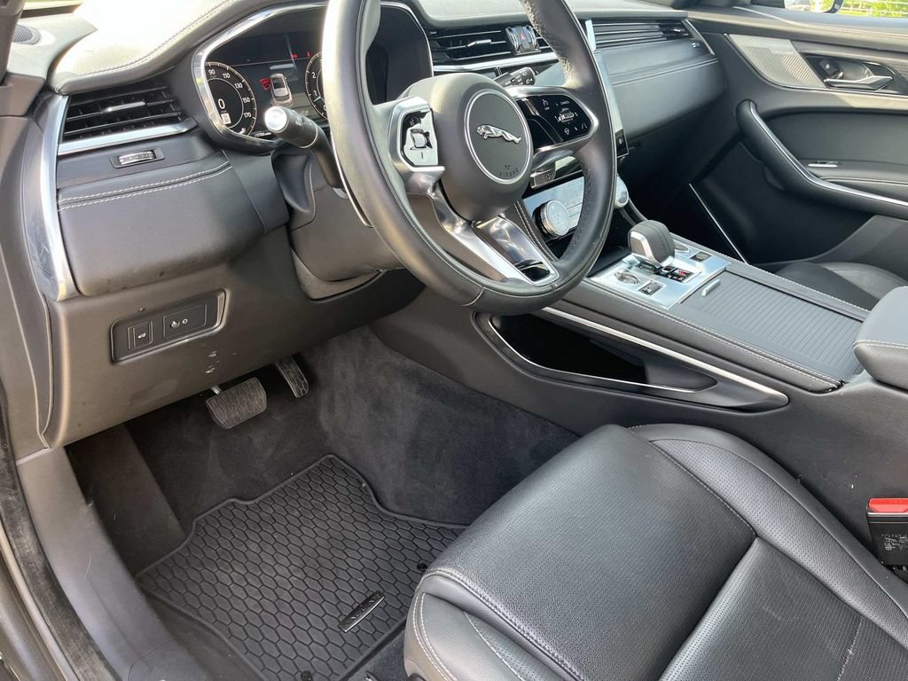 Certified 2024 Jaguar F-PACE R-Dynamic S AWD/4WD image 11