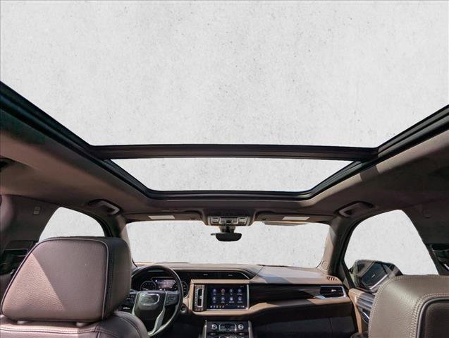 Used 2021 GMC Yukon Denali w/ Denali Premium Package image 18