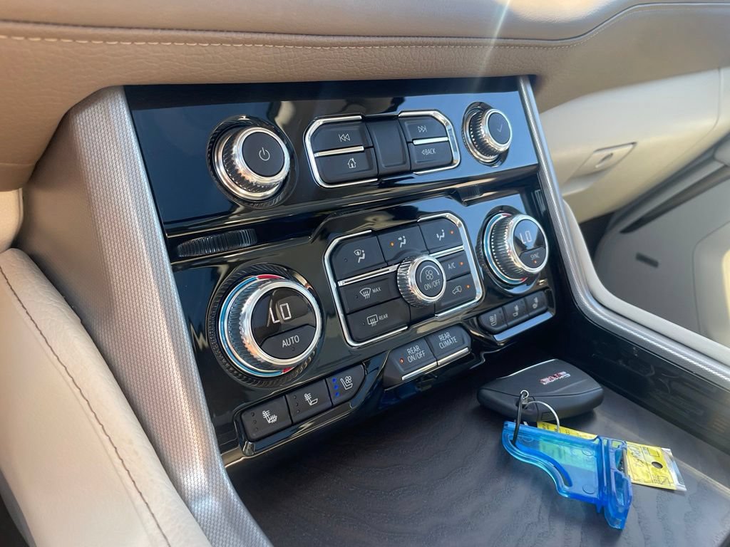 Used 2024 GMC Yukon Denali AWD/4WD image 18