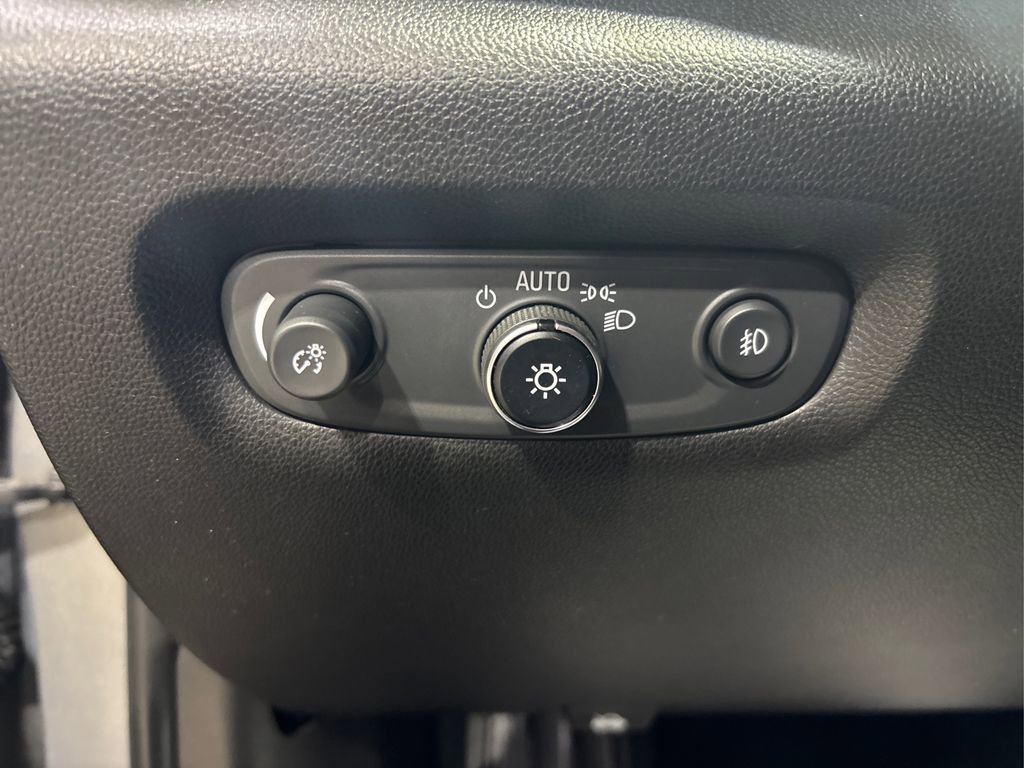 Used 2018 Chevrolet Traverse LT image 25