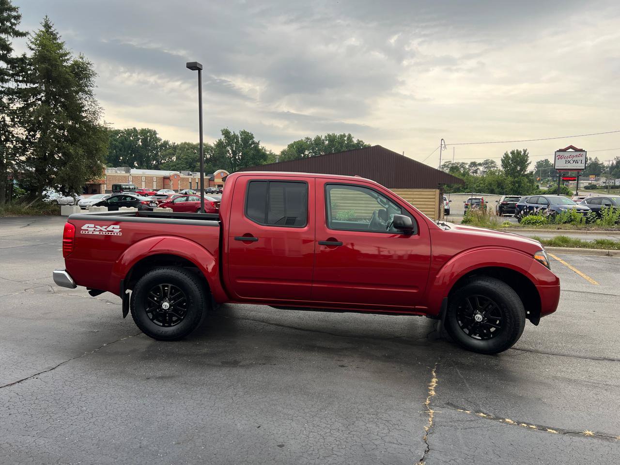Used 2016 Nissan Frontier SV AWD/4WD image 10