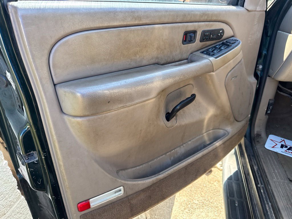 Used 2004 Chevrolet Tahoe LT w/ LT Preferred Equipment Group RWD image 8