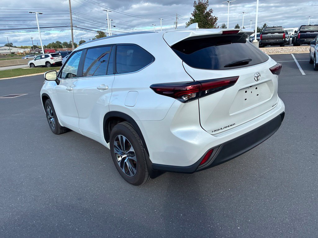 Certified 2026 Toyota Highlander XLE AWD/4WD image 13
