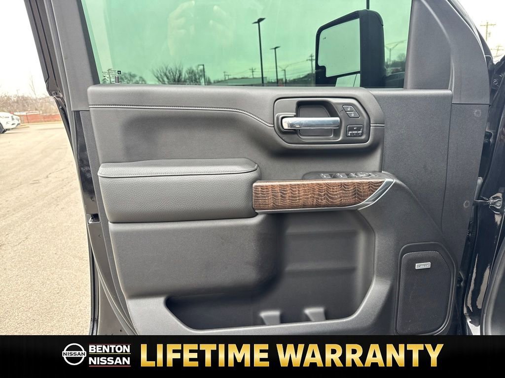 Used 2022 GMC Sierra 3500 Denali w/ Denali Black Diamond Edition image 12