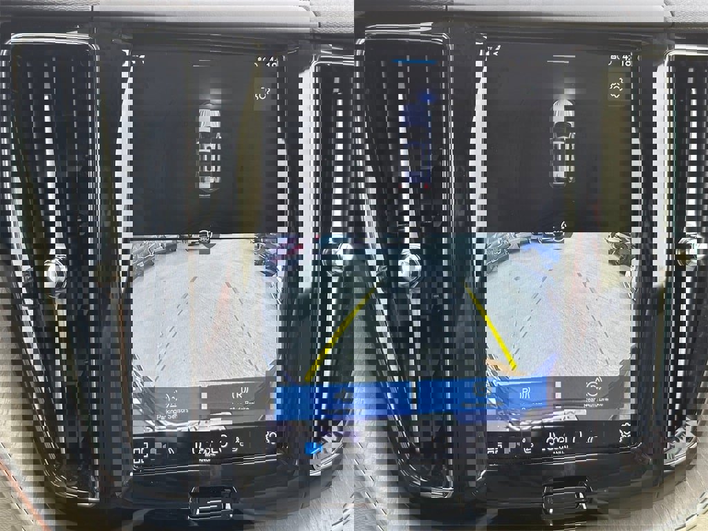 Used 2023 Volvo XC60 T8 Plus image 14