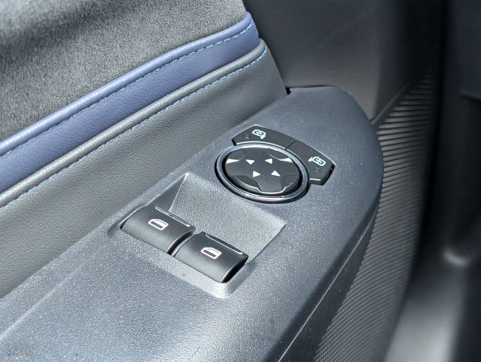 Used 2025 Ford Mustang Dark Horse RWD image 29