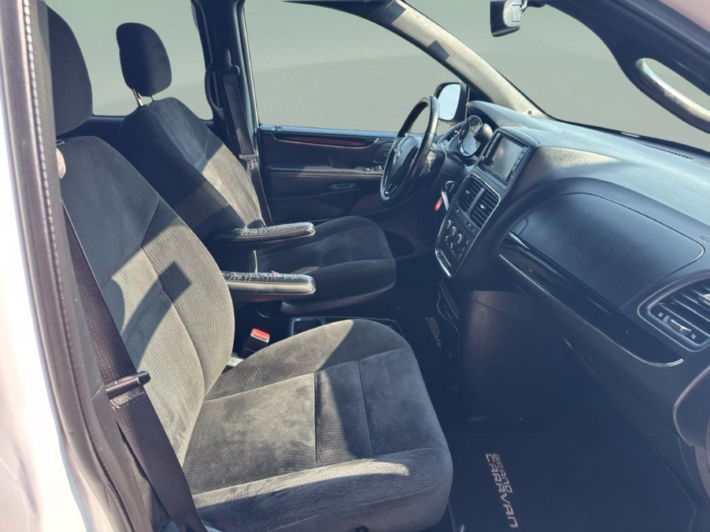 Used 2016 Dodge Grand Caravan SE FWD image 21