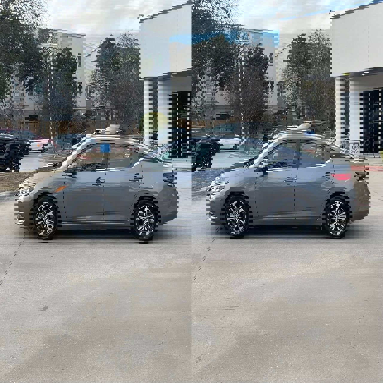 Used 2023 Nissan Sentra SV image 3