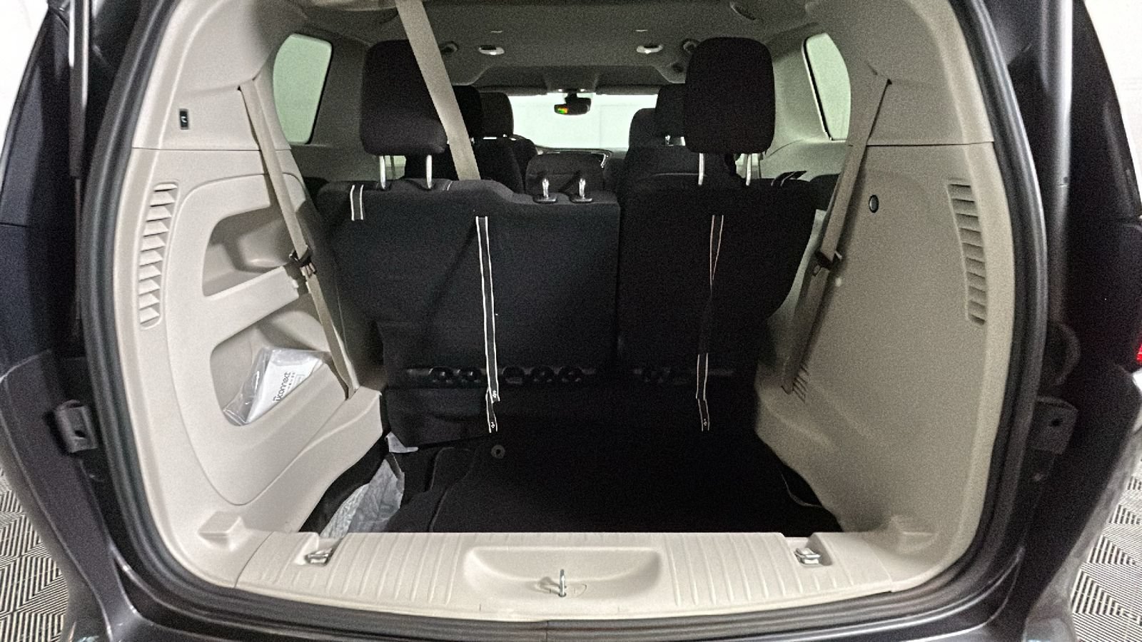 Used 2023 Chrysler Voyager LX FWD image 30