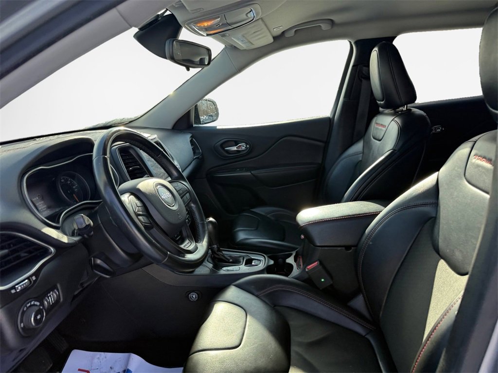 Used 2019 Jeep Cherokee Trailhawk image 12