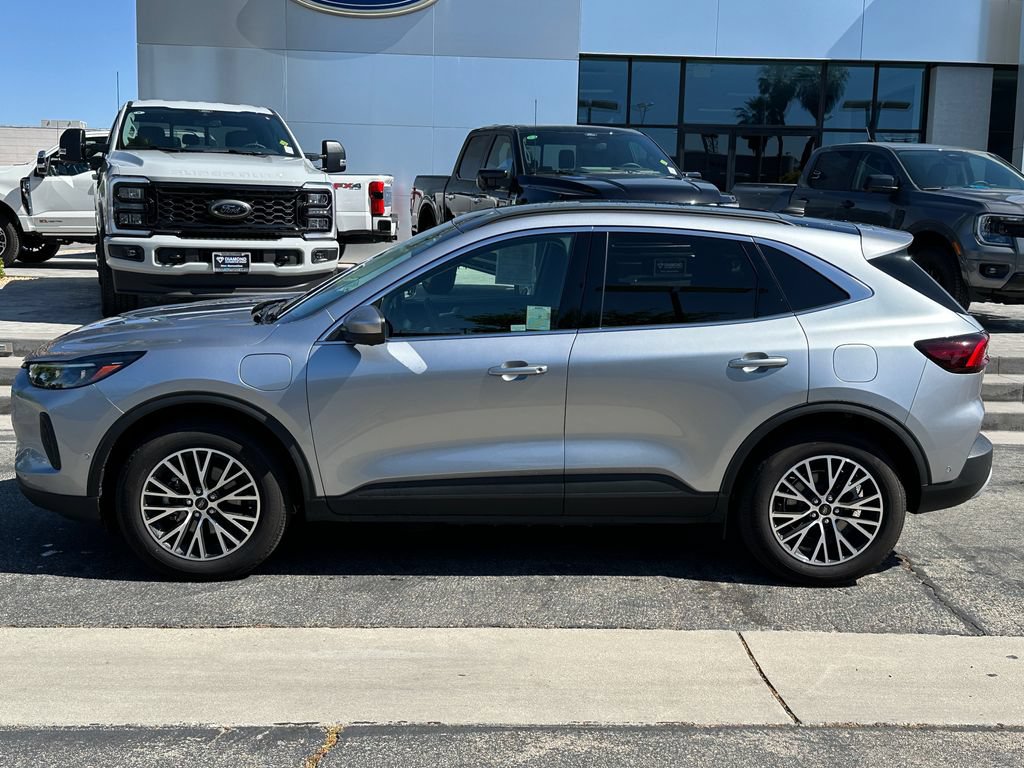 Used 2024 Ford Escape SE w/ PHEV Premium Package FWD image 3