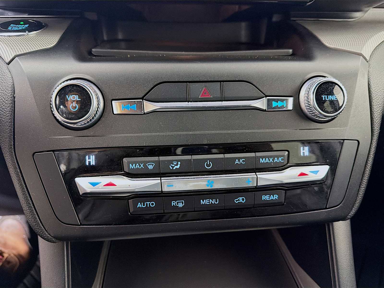 Used 2020 Ford Explorer XLT image 13