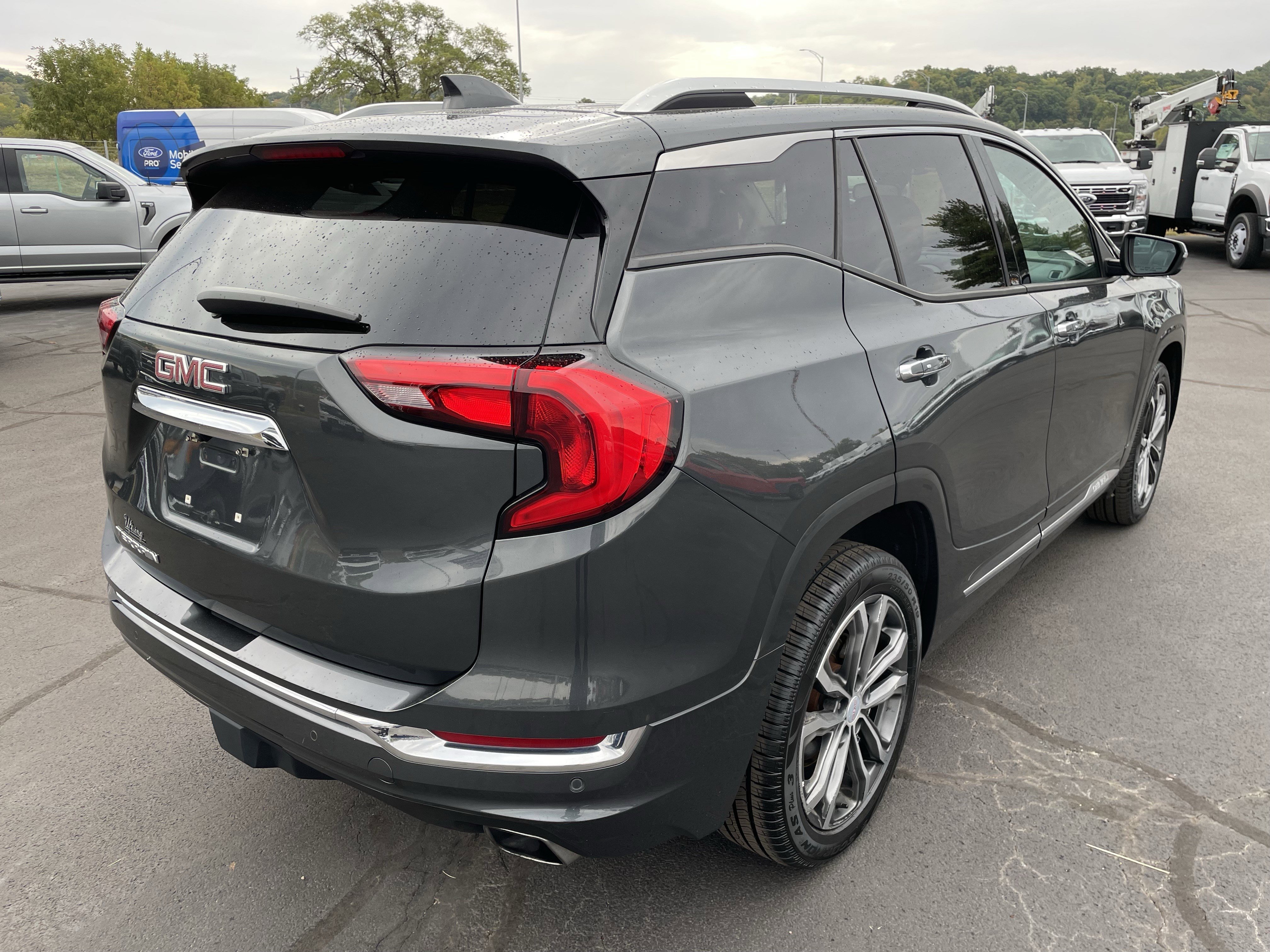 Used 2018 GMC Terrain Denali w/ Advanced Safety Package image 8