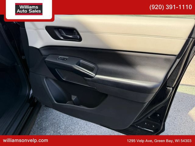 Used 2023 Nissan Pathfinder SV AWD/4WD image 16