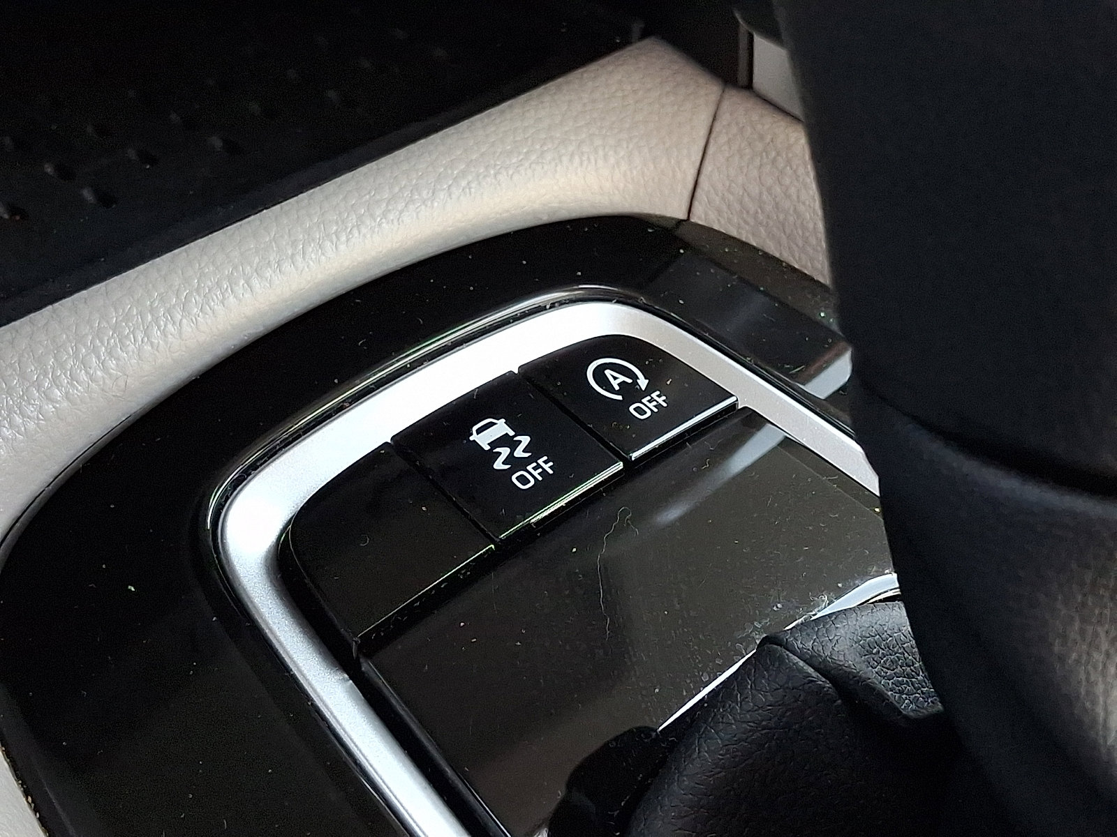 Used 2025 Toyota Corolla Cross L image 23