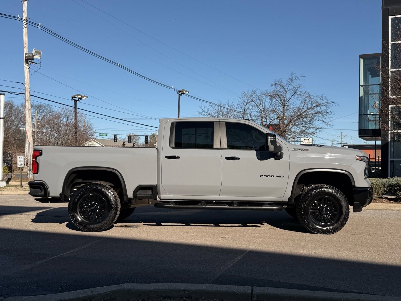 Used 2024 Chevrolet Silverado 2500 ZR2 w/ Technology Package image 2