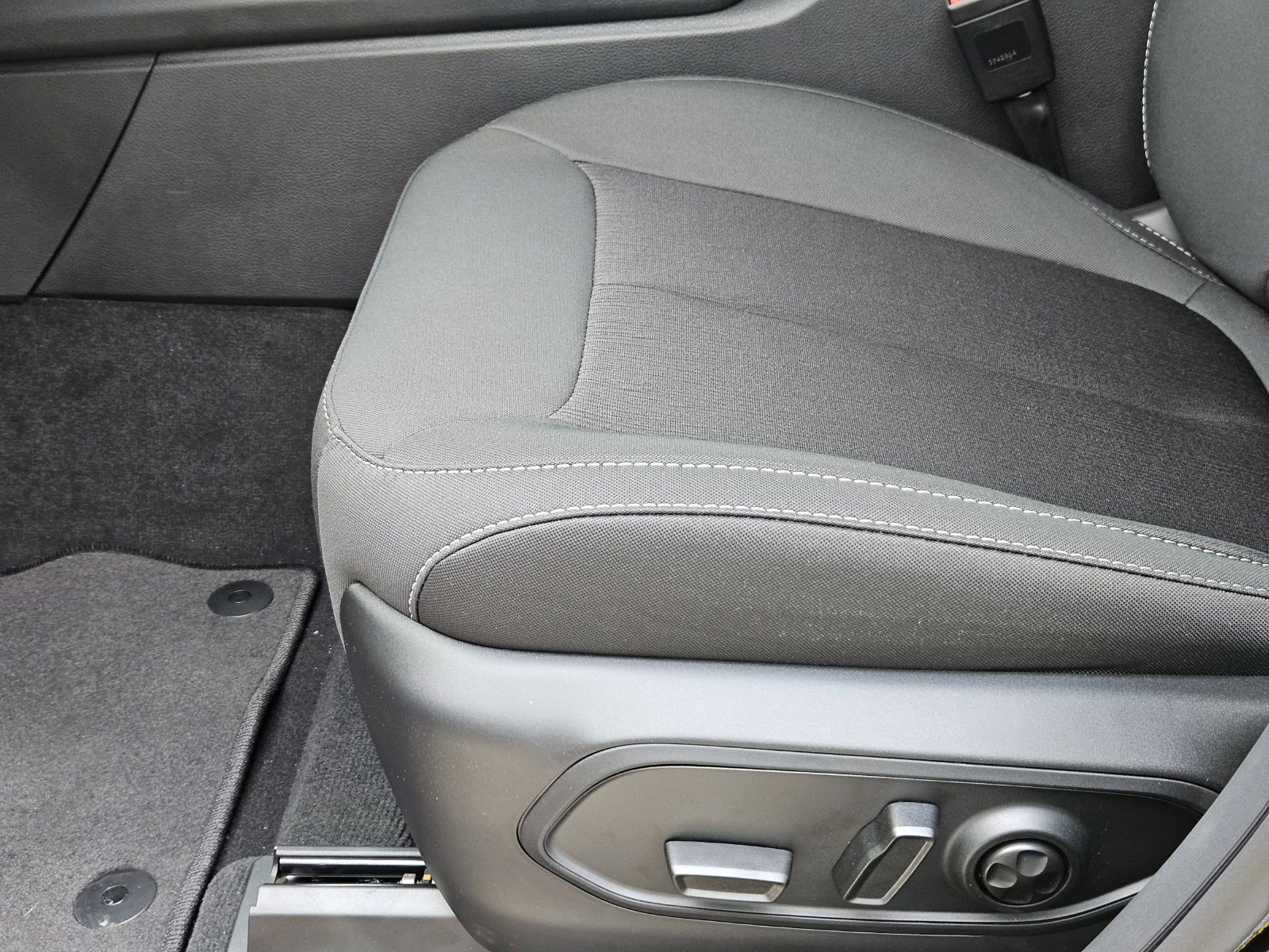 New 2026 Jeep Grand Cherokee Laredo RWD image 23