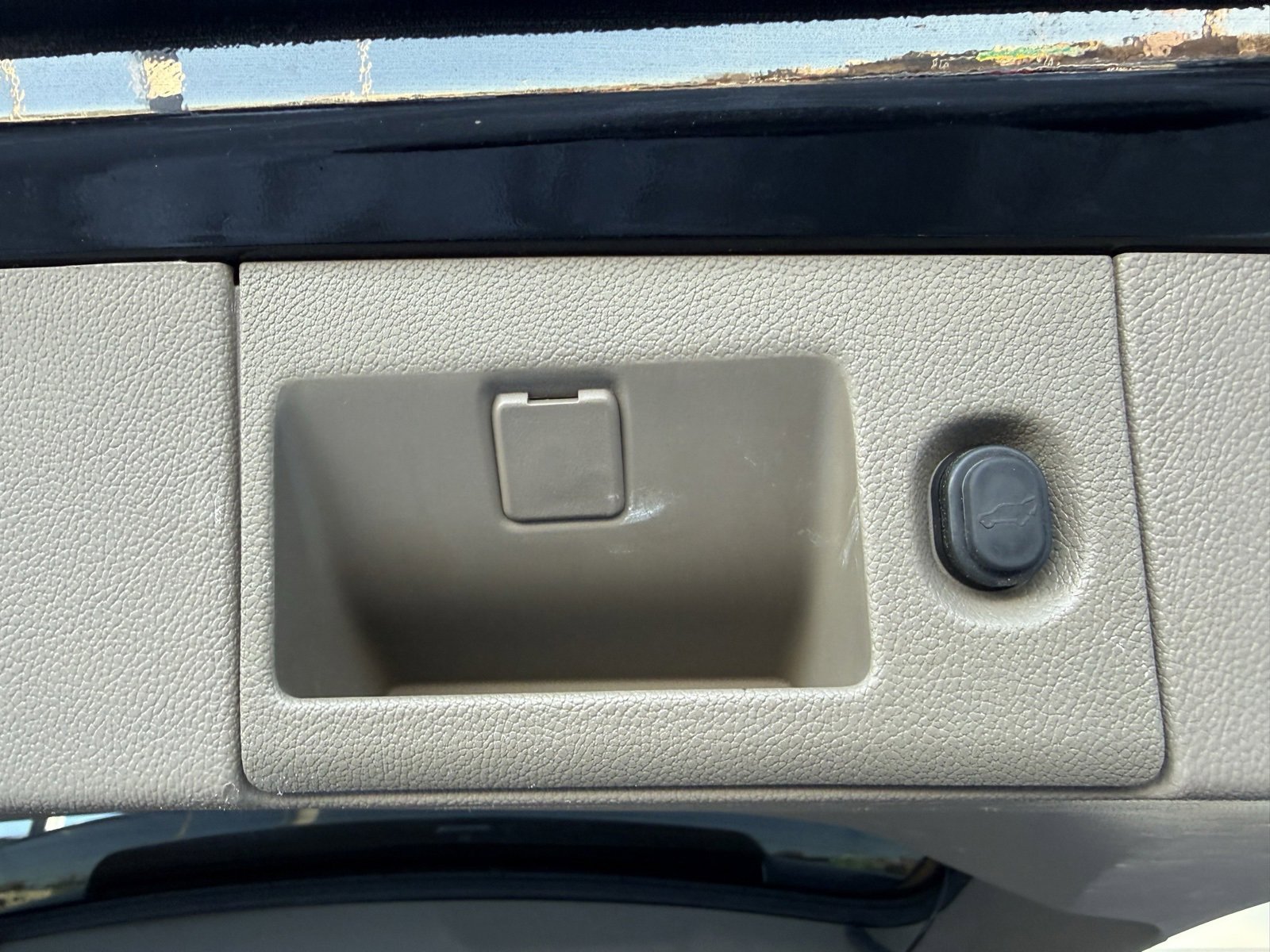 Used 2015 Chevrolet Suburban LTZ image 14