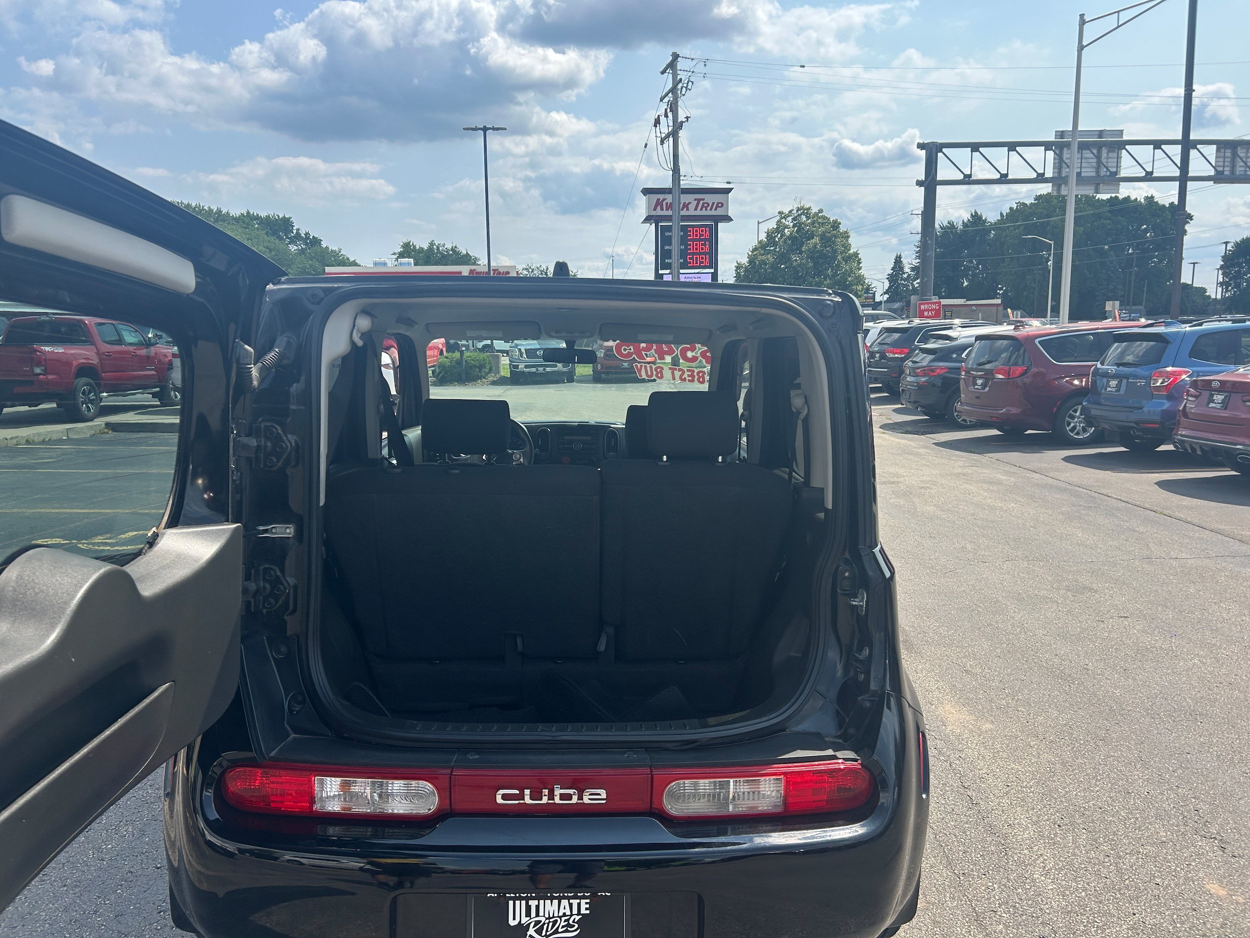 Used 2009 Nissan Cube 1.8 SL w/ Interior Designer Pkg FWD image 5