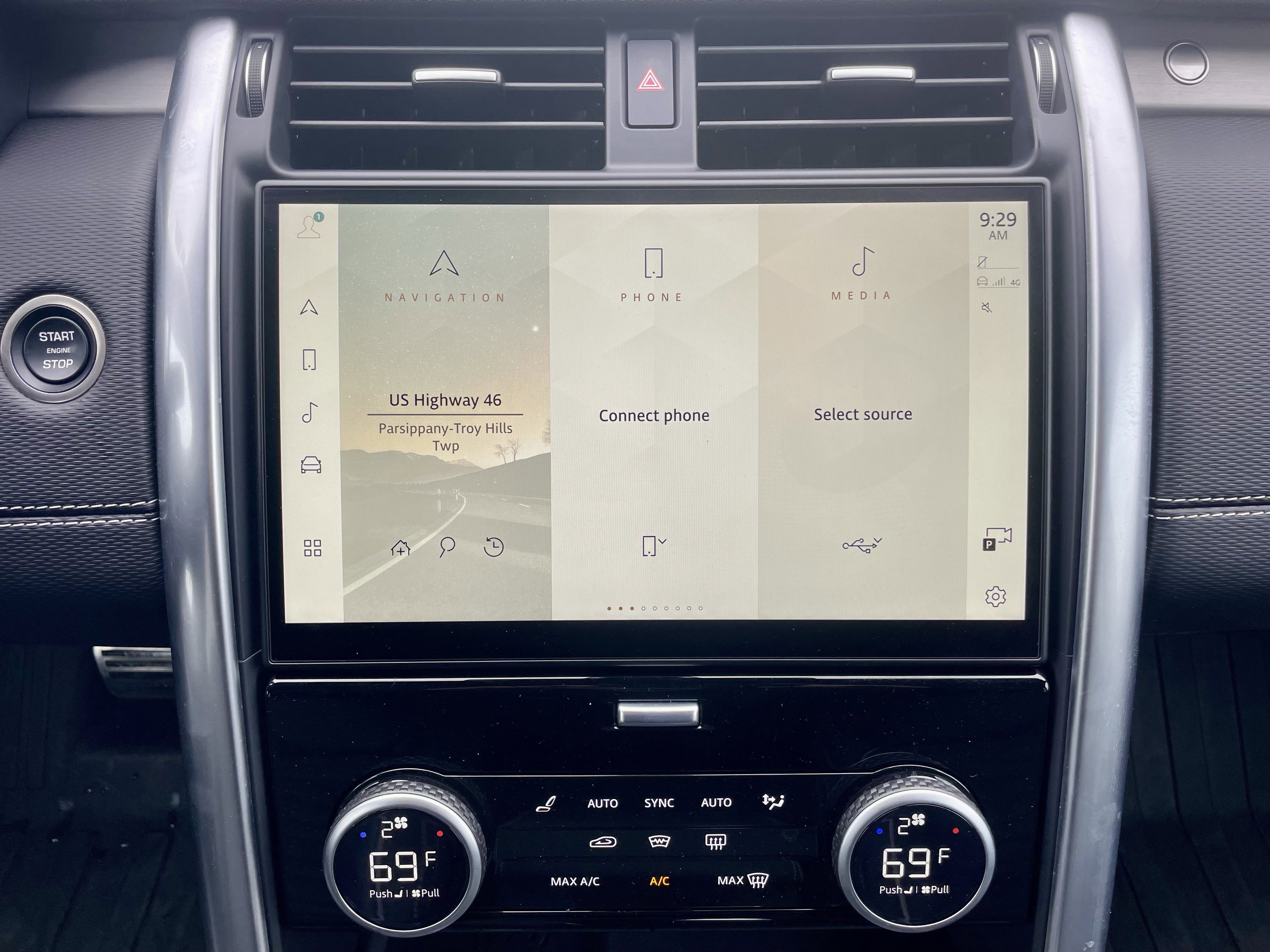 Certified 2024 Land Rover Discovery Dynamic SE image 19