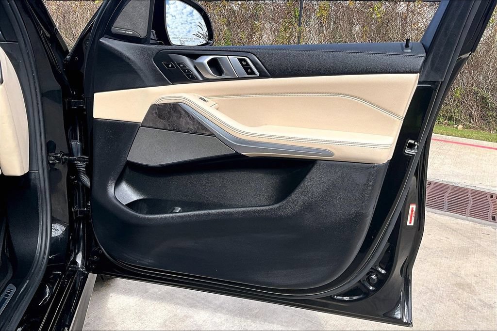 Used 2021 BMW X5 M50i AWD/4WD image 25