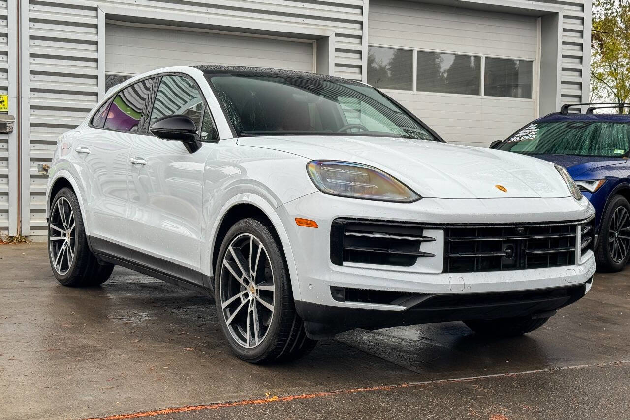 Used 2024 Porsche Cayenne Coupe image 1