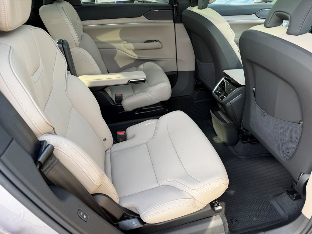 New 2026 Volvo EX90 Plus AWD/4WD image 13