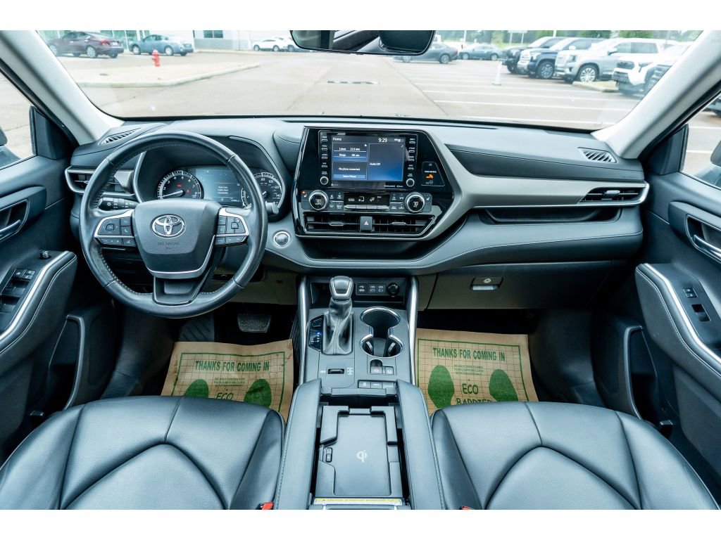 Used 2022 Toyota Highlander XLE image 22